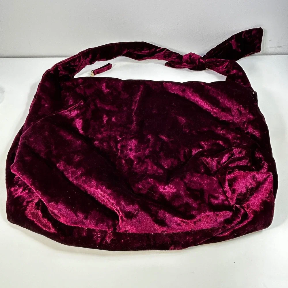 Steve‎ Madden Burgundy Crushed Velvet Hobo Bag Knotted Strap Gold Hardware Wine